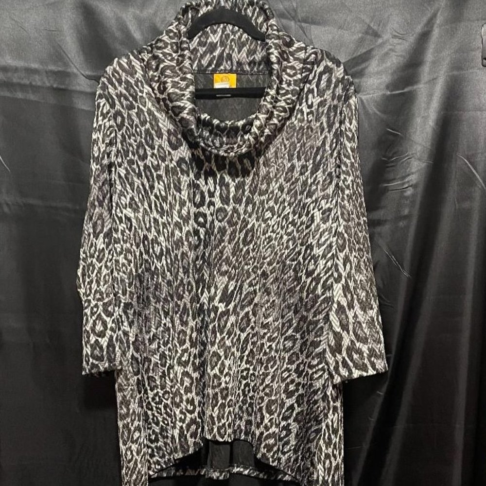 GORGEOUS RUBY RED WOMAN LEOPARD TYPE PRINT COWL NECK TOP / BLOUSE WOMENS SIZE 1X